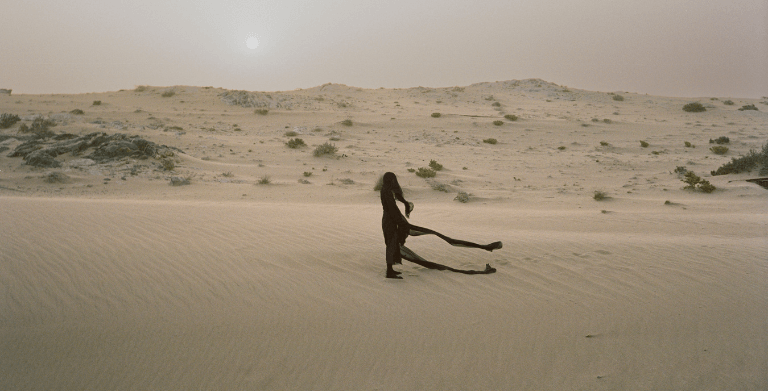 LA TRAVERSÉE DU DÉSERT DE NAMIBIE DE GHOSTLY KISSES